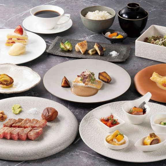 海と空に囲まれたレストラン、大切な人とのデート如何でしょうか