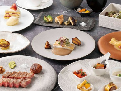 海と空に囲まれたレストラン、大切な人とのデート如何でしょうか