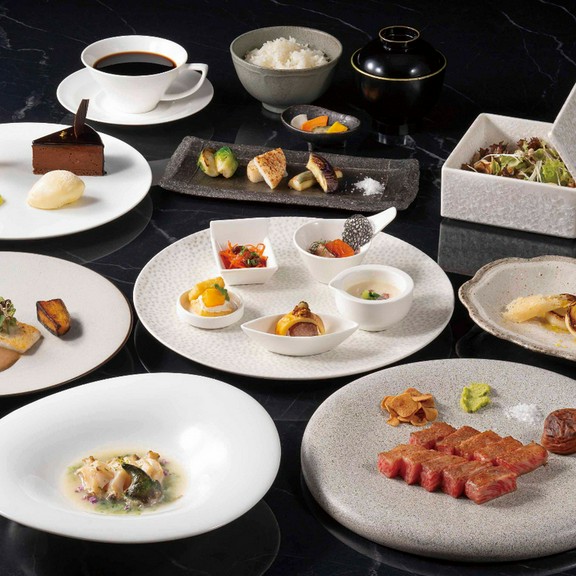 開業記念特別コース　A5ランク銘柄牛、鮑又は伊勢海老（半身）の鉄板焼フルコース全11品