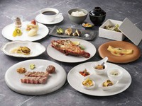 A5ランクの銘柄牛と活伊勢海老の鉄板焼のフルコース全11品
夜景とともに優雅なひとときを