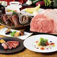 お肉だけでなく、伊勢海老か鮑をご注文いただいてから生簀より新鮮なものをご用意。メインは全国より厳選されたA5ランク特選銘柄牛と豪華なコース。目の前で鉄板で焼き上げるパフォーマンスと共にお楽しみ下さい。