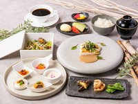 メインのステーキが苦手な方にシーフードのランチコースのご案内です
デザート付きの全7品　景色と鮮魚の鉄板焼をお楽しみください