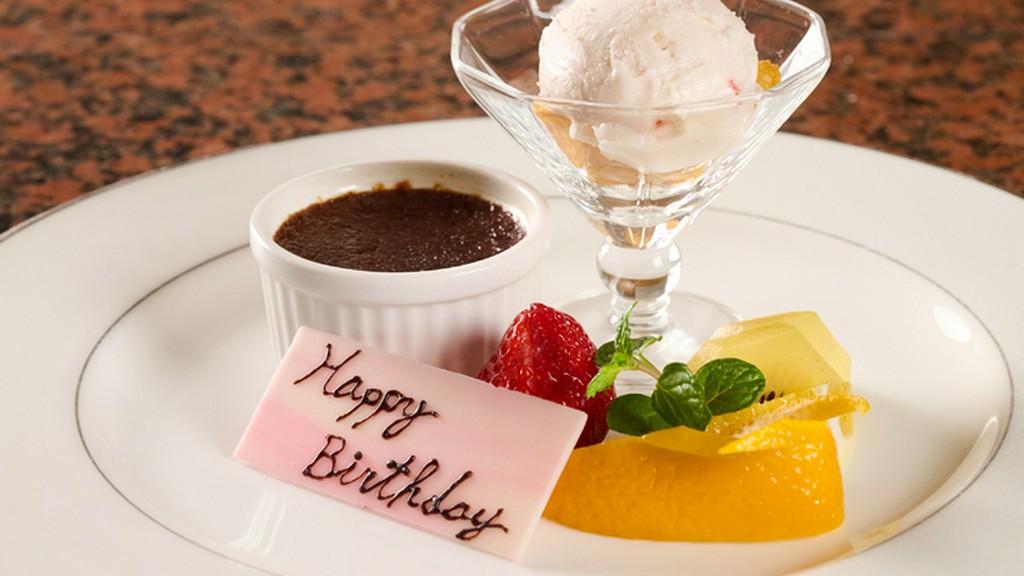 デザートプレートに感謝と祝福のメッセージを添えて