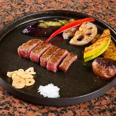 熟練の料理人が焼き上げる鉄板焼