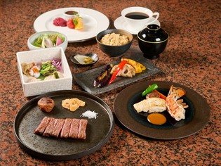 メインのお肉だけでなく、全国より厳選食材を用意