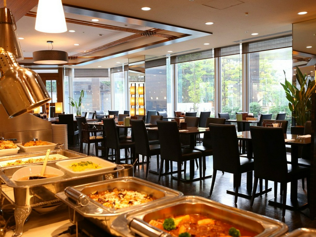 「アパホテル　東京ベイ幕張」1階のビュッフェレストラン