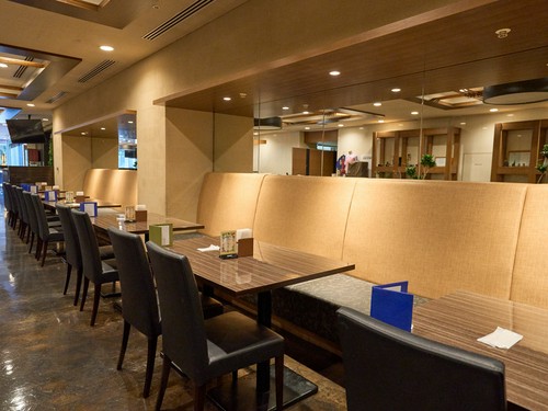 全150席の開放的な空間