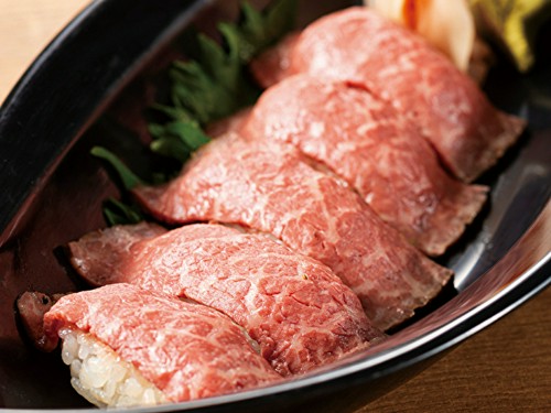 目の前で仕上げる炙り寿司