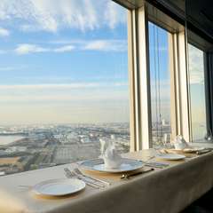 東京湾を一望する、地上180mのロケーション