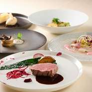 大切な日には、特別なコースがオススメ。誕生日・記念日で利用のゲストに向けた、メッセージプレート付デザートプレートも相談可能です。子ども連れも利用できるため、家族の大切なお祝いごとにも最適です。