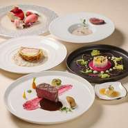 旬の魚料理と牛サーロインのグリエ。二つのこだわりメニューを楽しめる、贅沢なダブルメインコ―ス。季節の食材を取り入れた前菜からデザートに至るまで、目にも美しい極上の品々を堪能できます。