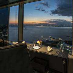 地上180mからの景色とともに、ゆったりとした一時を