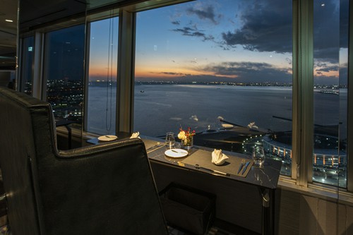 地上180mからの景色とともに、ゆったりとした一時を