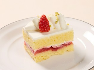 ランチビュッフェの名物『ジャンボショートケーキ』