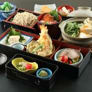 天ぷら盛合せ・ローストビーフ・刺身ゆば・汲み上げ豆冨・小鉢2品・海の幸丼・ミニざるそば・香り物・苺ムース