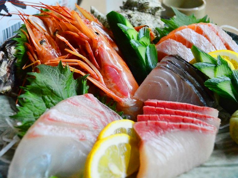 新鮮な魚介類を存分に。『お造り五種盛り』