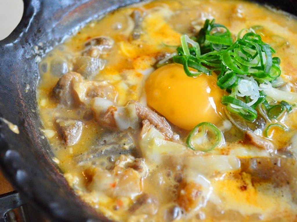 牛スジの味噌煮　チーズのせ