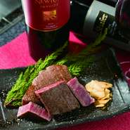 目の前の鉄板で焼きあがる料理は臨場感たっぷり。