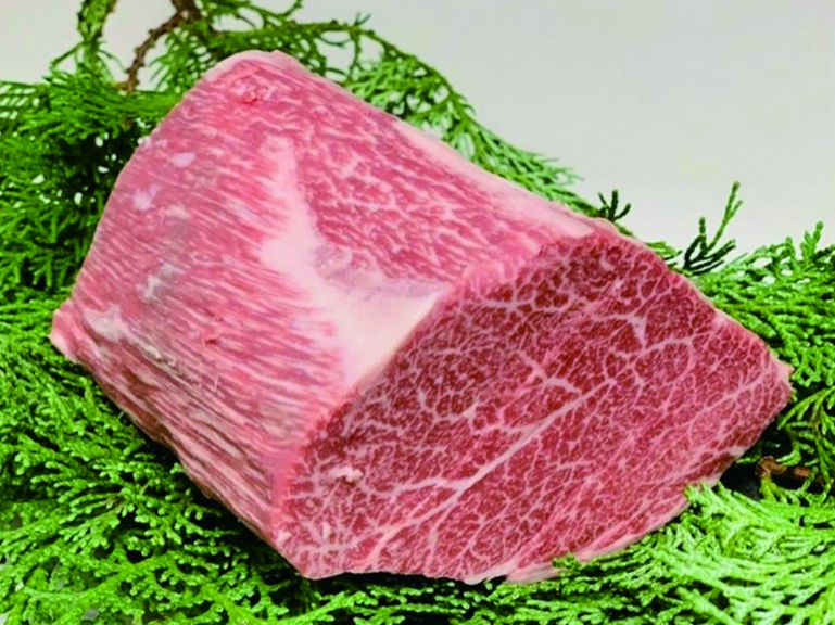 オーナーの目利きで仕入れた厳選黒毛和牛を使用。