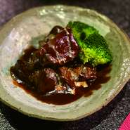 厳選食材と料理人の卓越した技術が至高の逸品を生み出します。