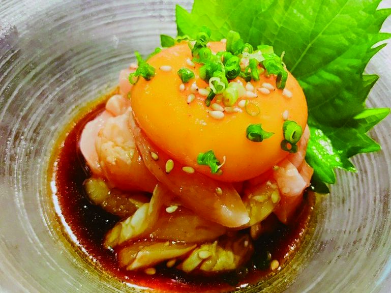 音、香り、味……五感で楽しむ鉄板焼きを堪能できます。