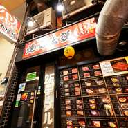 店内はゆったりしているので、大人数の集まりにも快適です。こだわり抜かれたお肉を焼きはじめれば芳醇な香りが漂い、食べるたびに濃厚な旨みが広がります。忘新年会、歓送迎会、打ち上げなどは気軽に相談を！