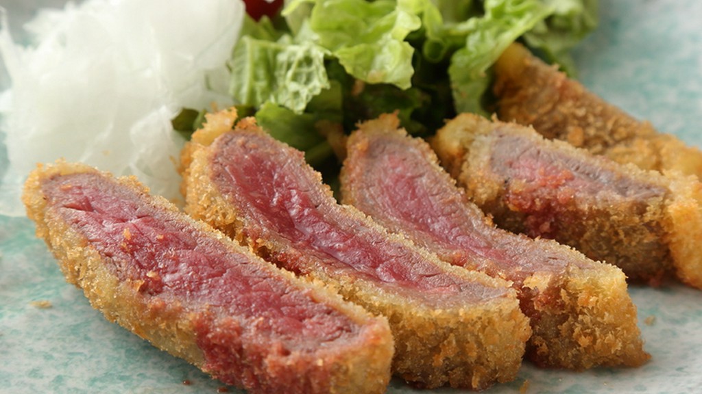 黒毛和牛を使用し、柔らかくジューシーに仕上げたオススメの逸品『黒毛和牛のレアカツ』