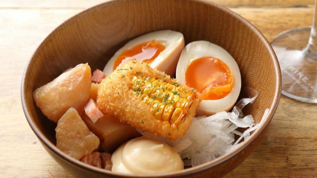 じゃがいも、煮卵それぞれ仕込みに丸2日かけて仕込んだ人気メニュー『2日かけて作り上げるポテサラ』