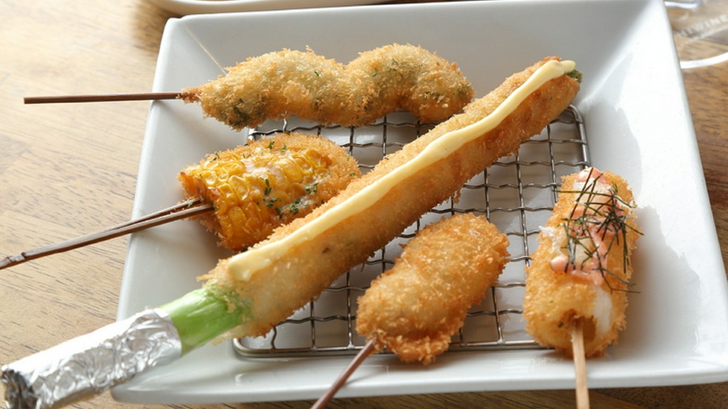 キャノーラ油と数種類の油を使用し、ふんわり揚げた串カツは程よい口当たり『串カツ盛り合せ 5本』