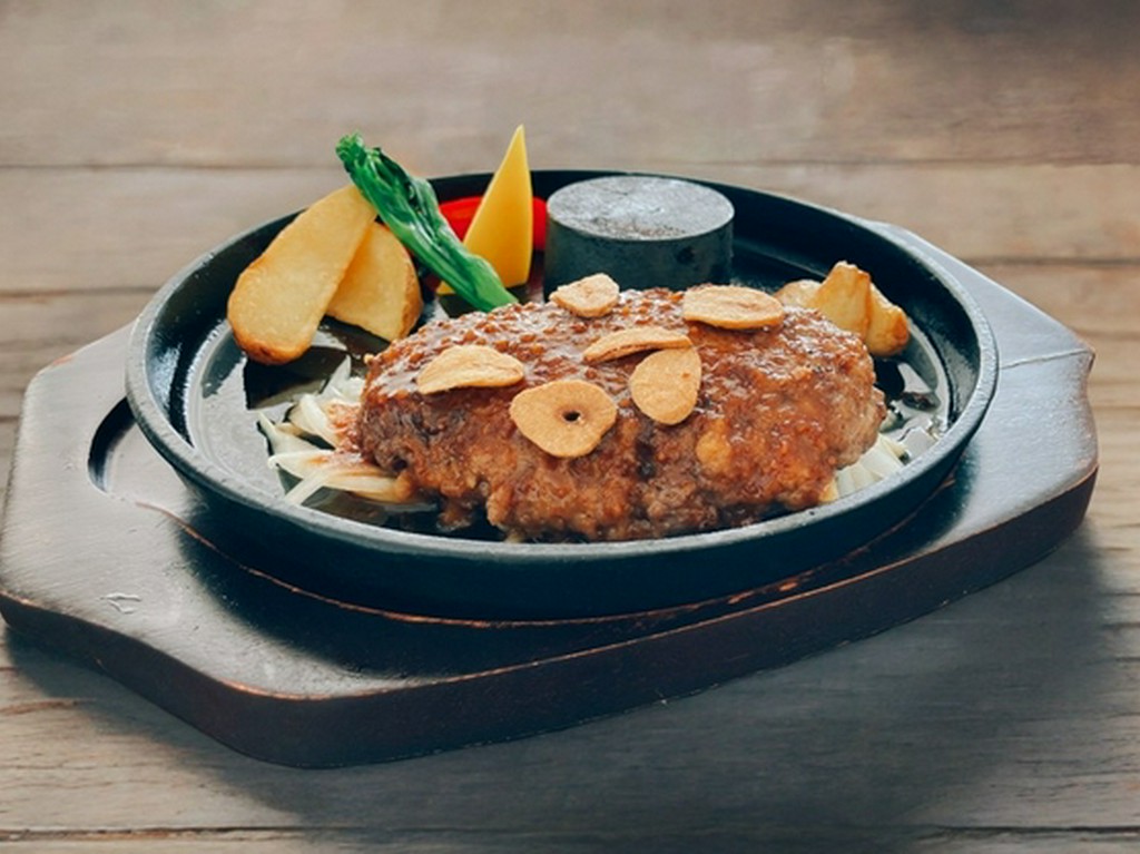 ひたちの恵みハンバーグ ～ローストガーリックソース～（150g）