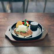 「料理に対する要望なども柔軟に対応しています」と語るのは、店長も兼任している吉田氏。コミュニケーションを意識した笑顔の“おもてなし”は、当たり前のようでいて最も大切なポイントです。