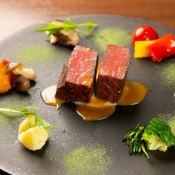 最高峰の黒毛和牛のおいしさにひたれる『松阪牛のロースト』