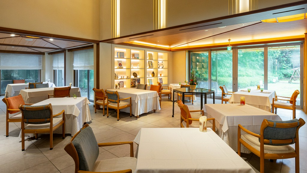 フレンチの料理にマッチする、落ち着いた雰囲気のレストラン