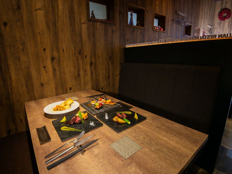 コースでもアラカルトでも、デートにぴったりの料理が選べる