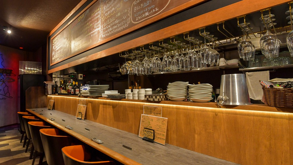 お一人様にも人気。ゆったりと座ることができるカウンター席