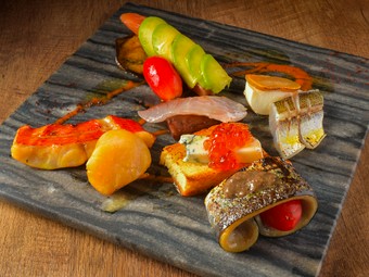 見た目も華やか『事前予約のみ・前菜のスペシャルな盛り合わせ（1人前）』