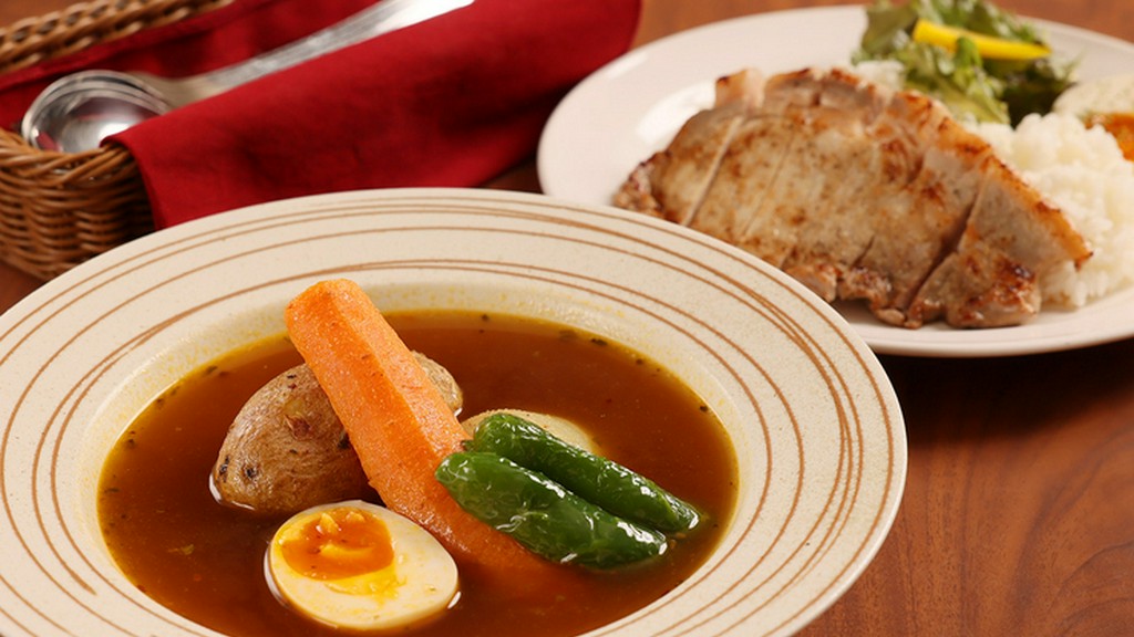 越治オリジナル　スパイスと和だしのトンテキスープカレー