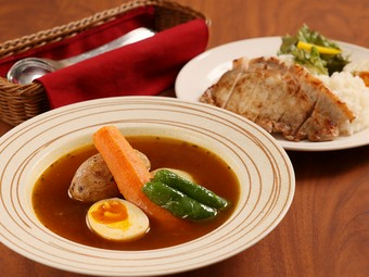 越治オリジナル　スパイスと和だしのトンテキスープカレー