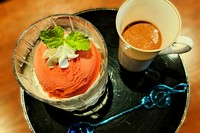 ホットチョコレートをかけてお召し上がりください
※＋200円で珈琲or紅茶付き