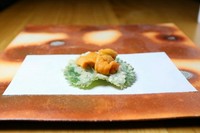 お造り、先付け、肴、旬食材の天ぷら、〆の打ち立て蕎麦、甘味。稀少な食材、限られた時期だけ楽しめる食材たちも楽しめる極みのコース。 
