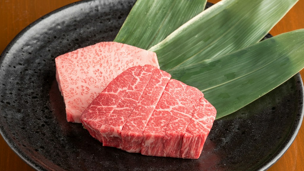 炭の豊かな香りと楽しむ『ステーキ』