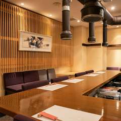 カウンター越しに、肉の“もっともおいしい瞬間”を提供