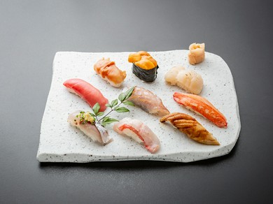 その日に合える旬のネタと、熟練の店主が握る本物の味『店主おすすめ日替わり　9貫』