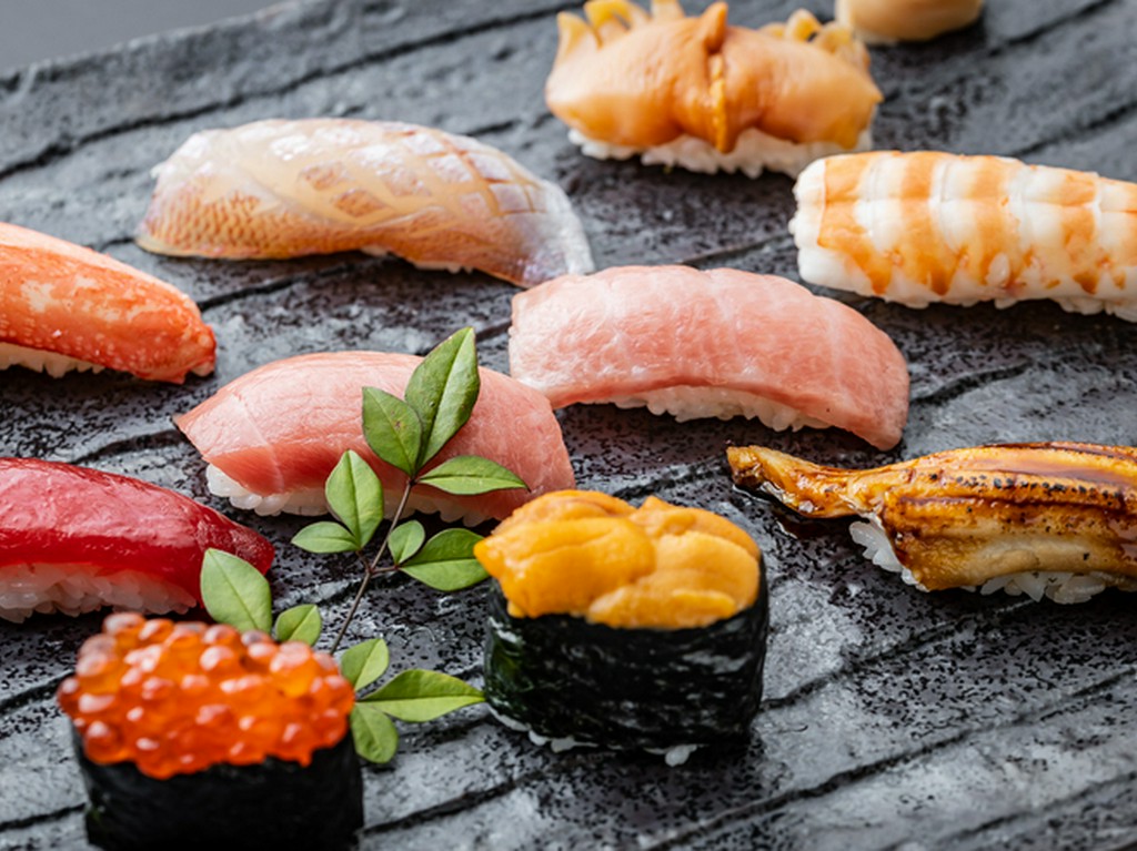 迷った方にはこちらがオススメ。人気の高い贅沢な握りのセットメニュー『家康』