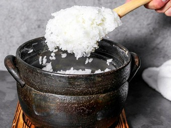 5つ星お米マイスターが厳選！炊き立ての土鍋ご飯〈2合〉