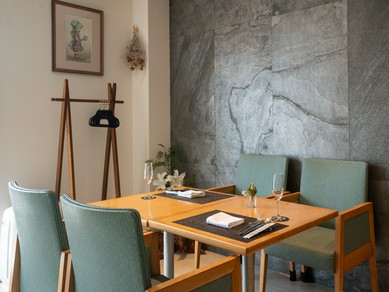 肩肘はらないフレンチデート、ご夫妻での食事の理想的な舞台