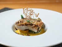王道フレンチの技とソースで素材の頂点の味を表現『魚料理』