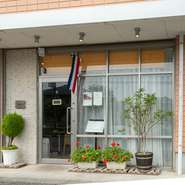 老舗ホテルで腕を磨いた店主が「フランス料理を身近に感じてもらいたい」という思いから、和食材を用いたり、イタリアンも供したりと、柔軟なアレンジで多彩な料理を披露。本物の味を気構えなく楽しめる一軒です！