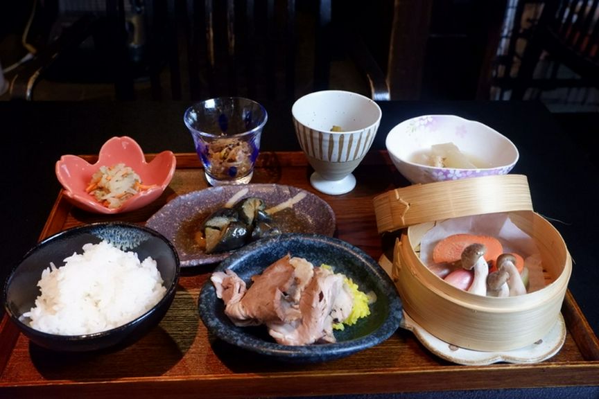 ランチ一番人気!「北信州の野菜たっぷり懐石小鉢御膳定食(竹)」