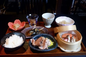 ランチ一番人気！「北信州の野菜たっぷり懐石小鉢御膳定食(竹)」